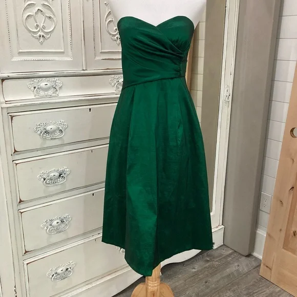 green emerald velvet dress City Triangles women's green dress size 9  Sol Resale Boutique